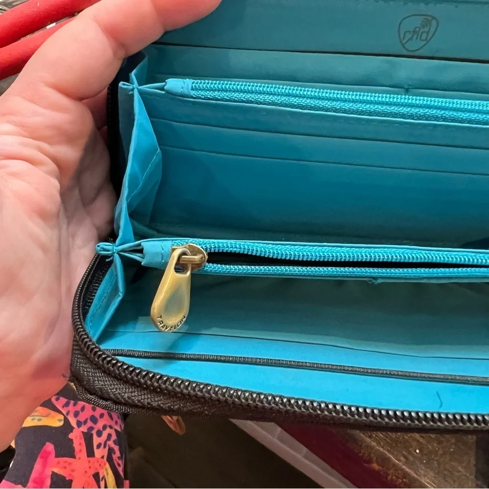Travelon RFID black full size zip around wallet wristlet